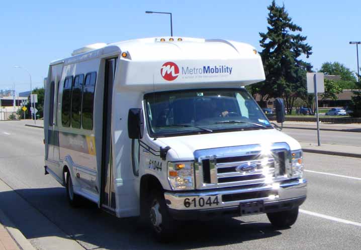 MetroMobility Ford 61044